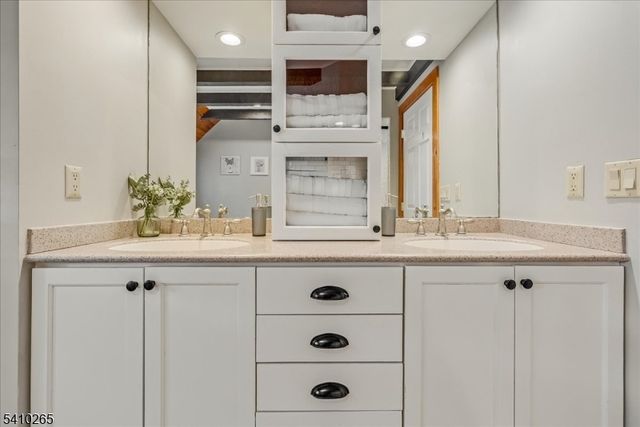 4 Arrowhead Trl, Sparta Twp., NJ 07871