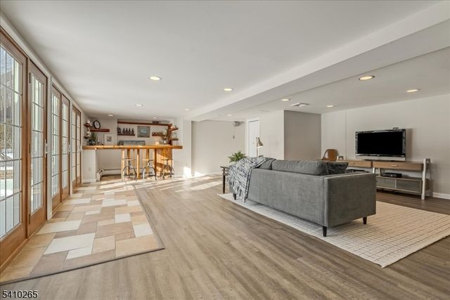 4 Arrowhead Trl, Sparta Twp., NJ 07871