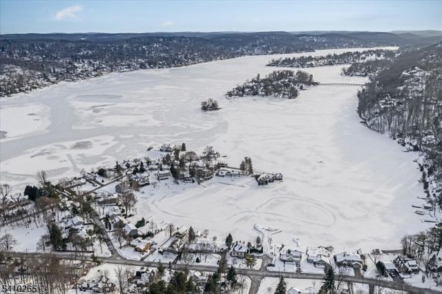 4 Arrowhead Trl, Sparta Twp., NJ 07871