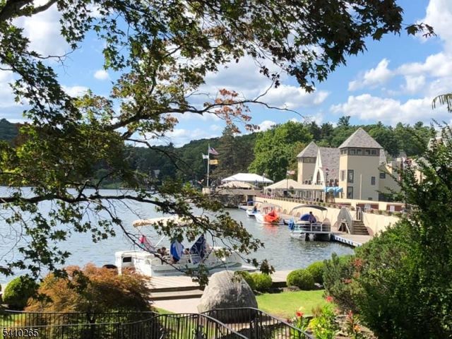 4 Arrowhead Trl, Sparta Twp., NJ 07871