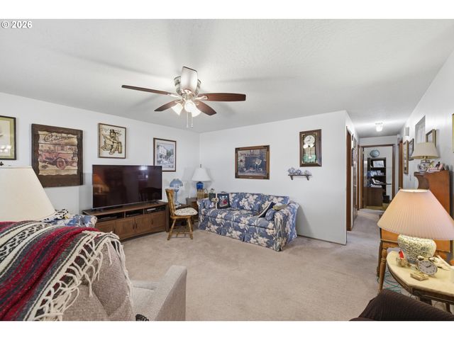 1765 UMPQUA Rd, Woodburn, OR 97071