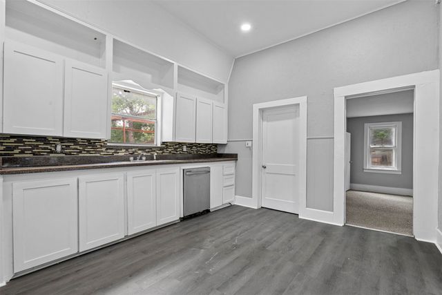 707 S Robinson Street, Cleburne, TX 76031