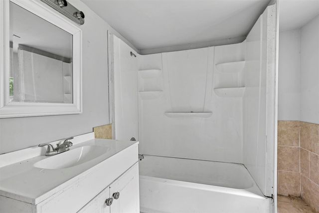 707 S Robinson Street, Cleburne, TX 76031