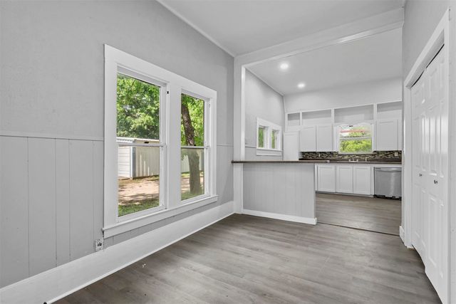 707 S Robinson Street, Cleburne, TX 76031