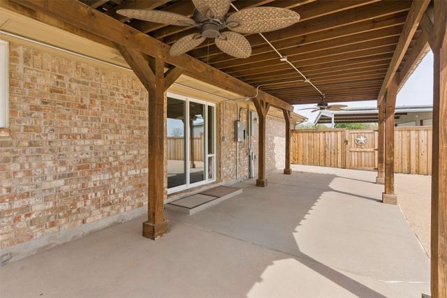 9898 Vail Eton Drive, Pilot Point, TX 76258