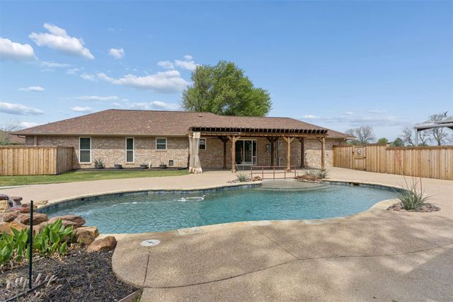 9898 Vail Eton Drive, Pilot Point, TX 76258