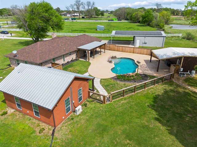 9898 Vail Eton Drive, Pilot Point, TX 76258