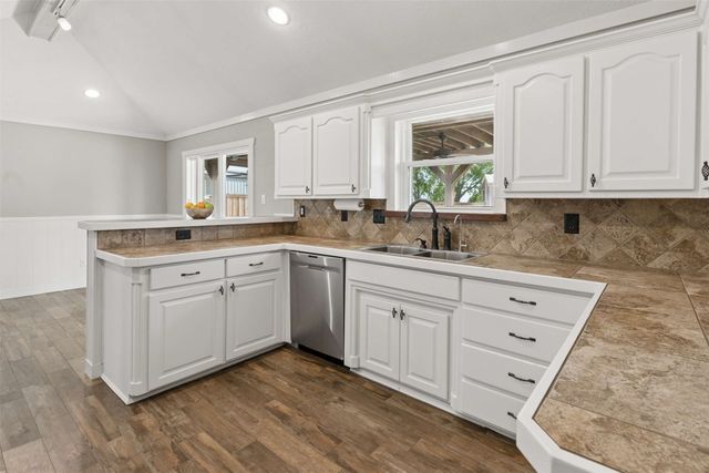 9898 Vail Eton Drive, Pilot Point, TX 76258