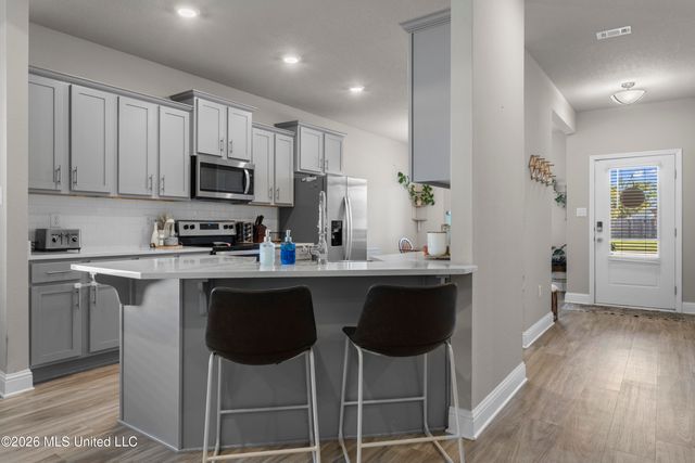 80 Saltmeadow Circle, Ocean Springs, MS 39564