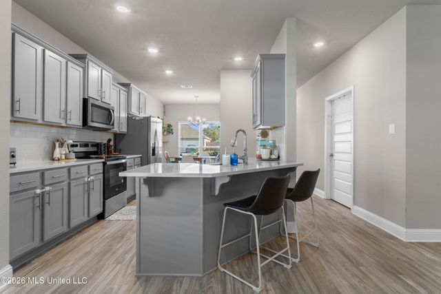 80 Saltmeadow Circle, Ocean Springs, MS 39564