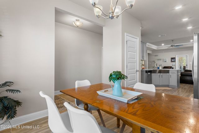 80 Saltmeadow Circle, Ocean Springs, MS 39564