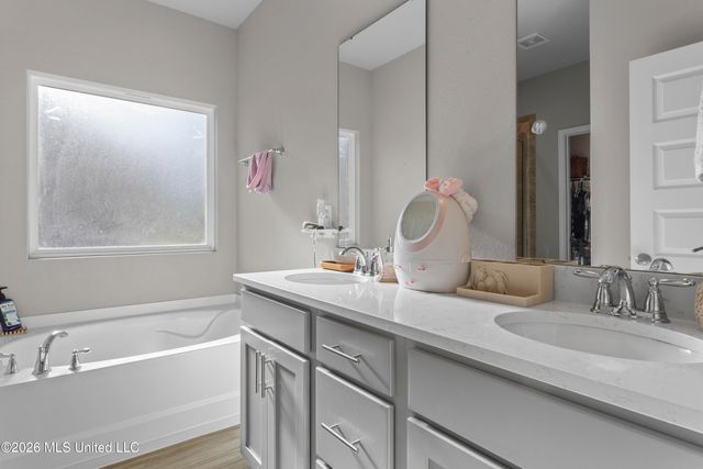 80 Saltmeadow Circle, Ocean Springs, MS 39564