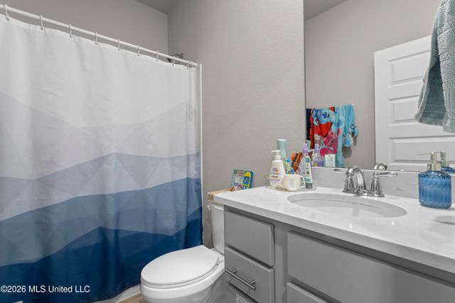 80 Saltmeadow Circle, Ocean Springs, MS 39564