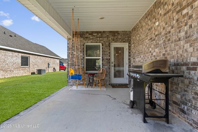 80 Saltmeadow Circle, Ocean Springs, MS 39564