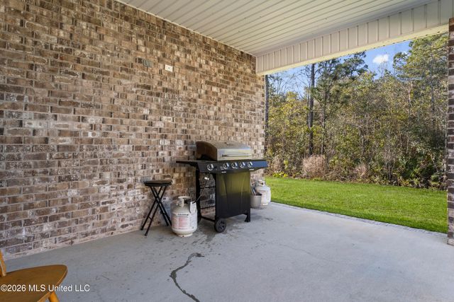 80 Saltmeadow Circle, Ocean Springs, MS 39564