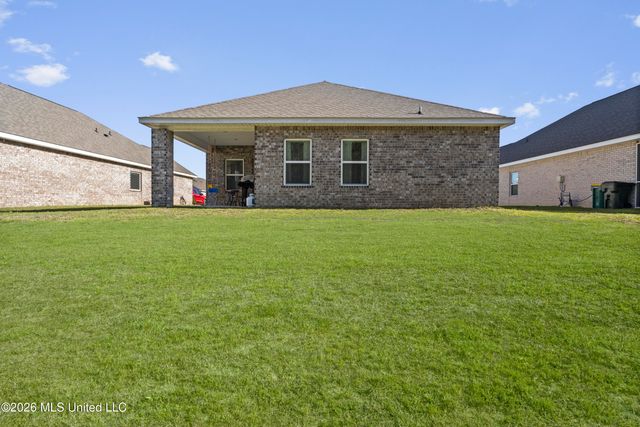 80 Saltmeadow Circle, Ocean Springs, MS 39564