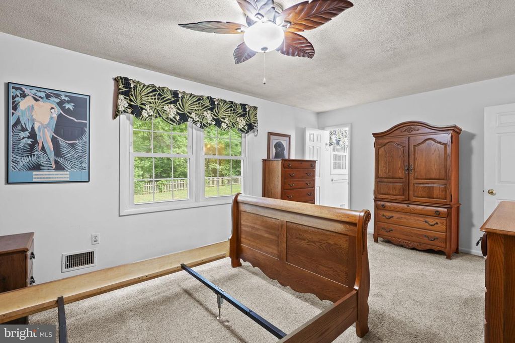 Image 10 of property listing at 8819 LAFAYETTE DR, Owings, MD 20736