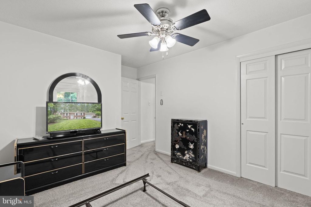 Image 13 of property listing at 8819 LAFAYETTE DR, Owings, MD 20736