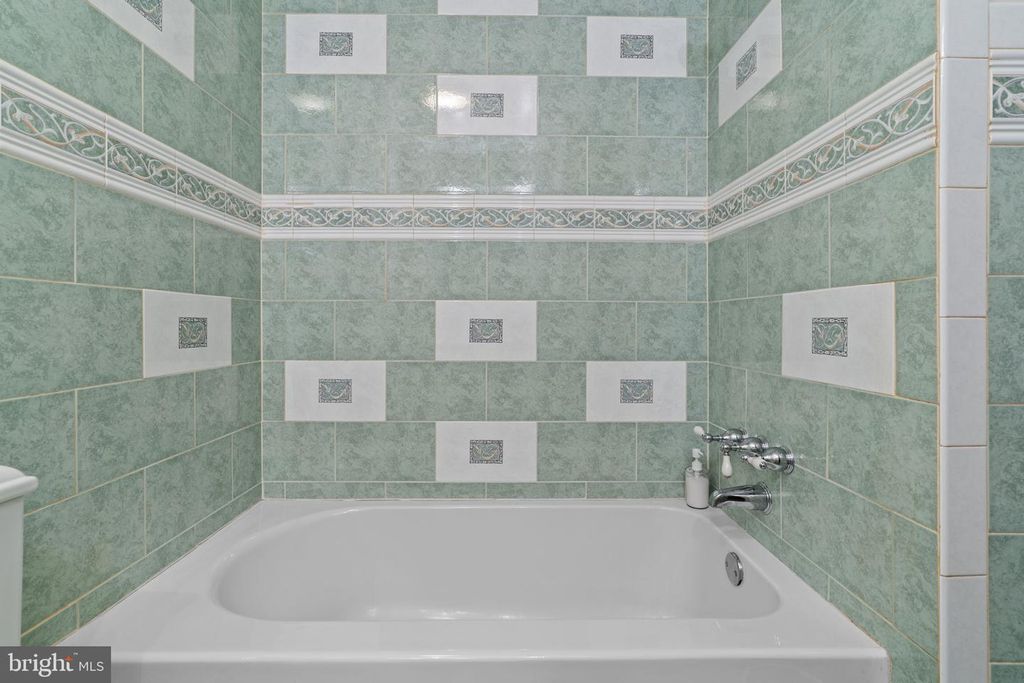Image 14 of property listing at 8819 LAFAYETTE DR, Owings, MD 20736
