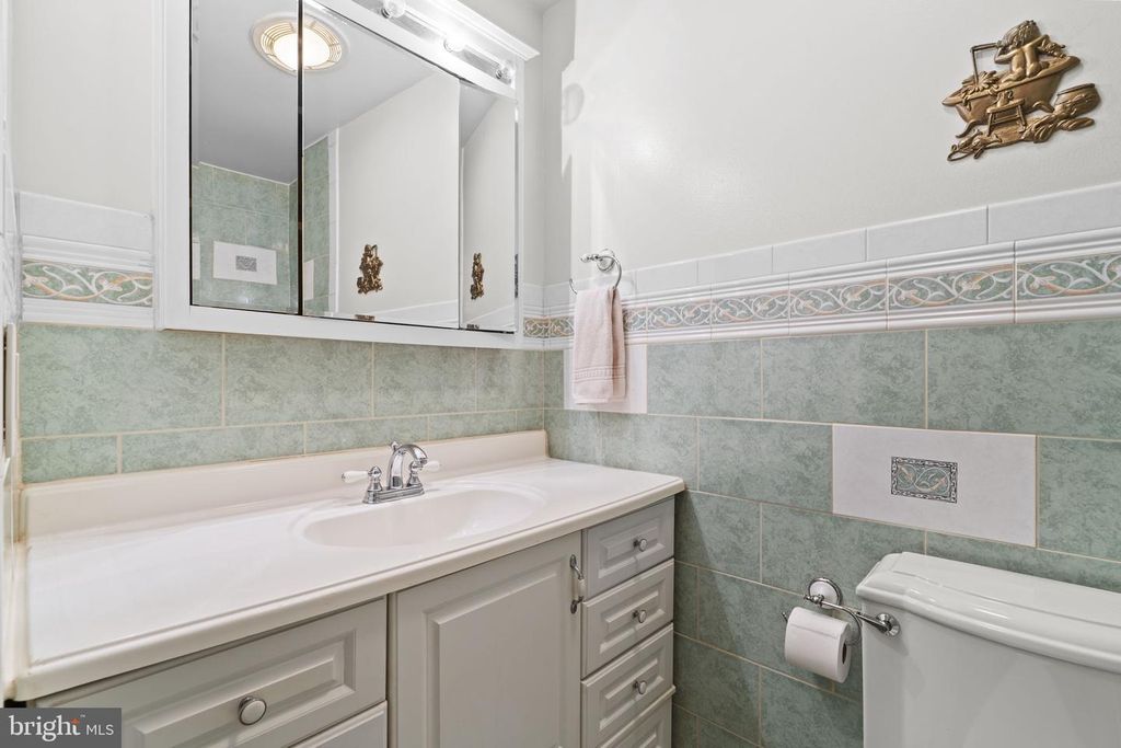 Image 15 of property listing at 8819 LAFAYETTE DR, Owings, MD 20736