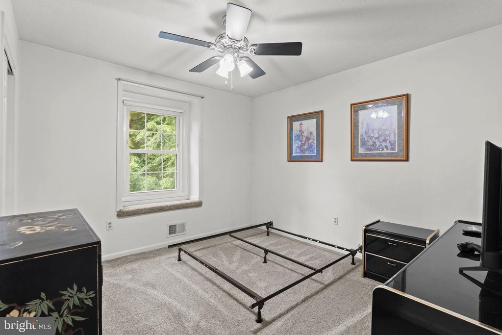 Image 16 of property listing at 8819 LAFAYETTE DR, Owings, MD 20736