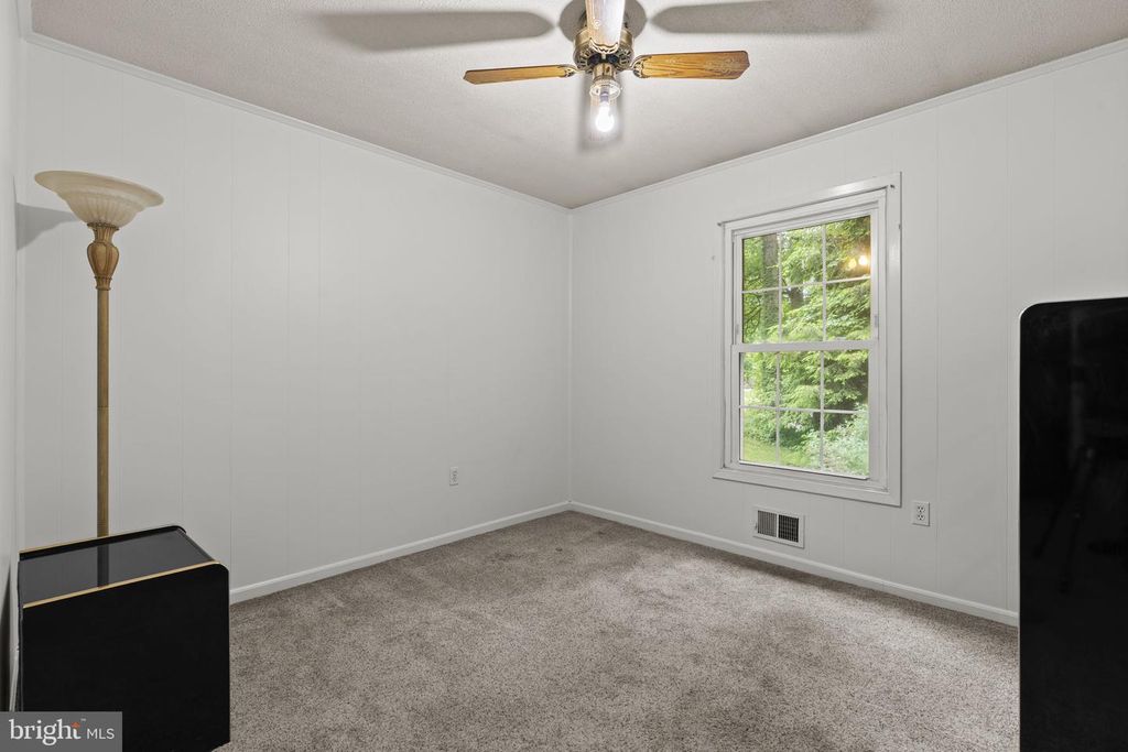 Image 17 of property listing at 8819 LAFAYETTE DR, Owings, MD 20736