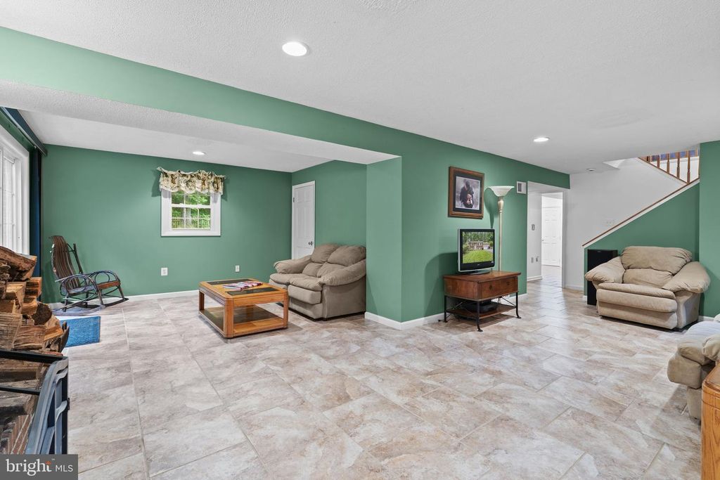 Image 18 of property listing at 8819 LAFAYETTE DR, Owings, MD 20736