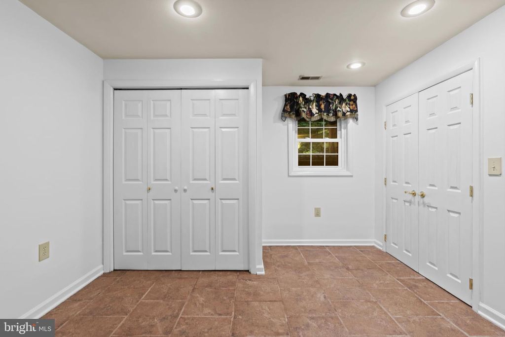 Image 23 of property listing at 8819 LAFAYETTE DR, Owings, MD 20736