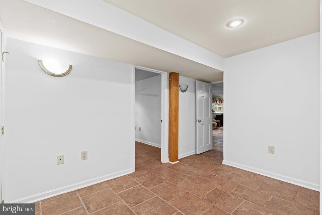 Image 25 of property listing at 8819 LAFAYETTE DR, Owings, MD 20736