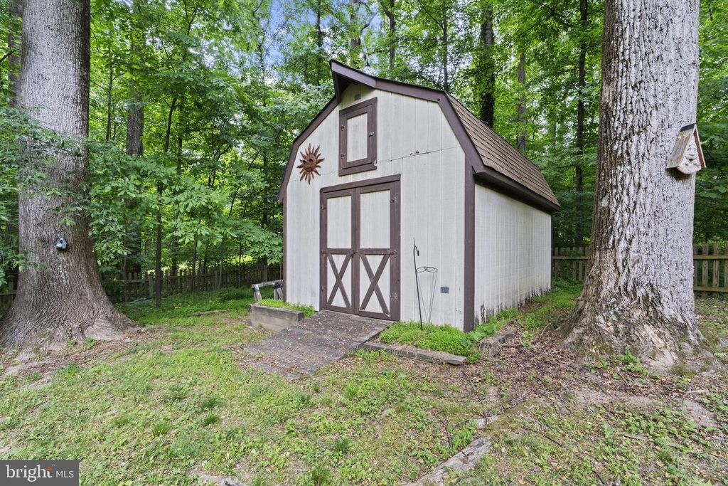 Image 28 of property listing at 8819 LAFAYETTE DR, Owings, MD 20736
