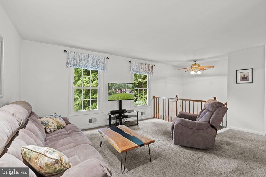 Image 3 of property listing at 8819 LAFAYETTE DR, Owings, MD 20736