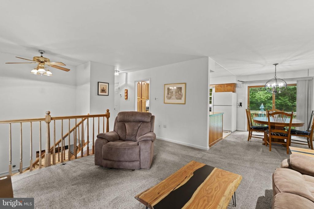 Image 4 of property listing at 8819 LAFAYETTE DR, Owings, MD 20736