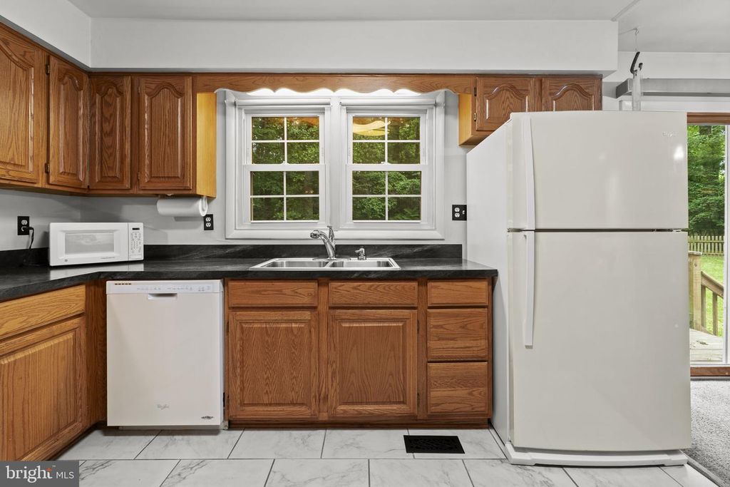 Image 9 of property listing at 8819 LAFAYETTE DR, Owings, MD 20736