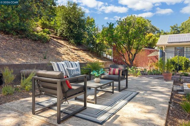 1277 Juanita Dr, Lafayette, CA 94595