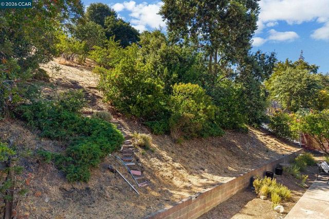 1277 Juanita Dr, Lafayette, CA 94595