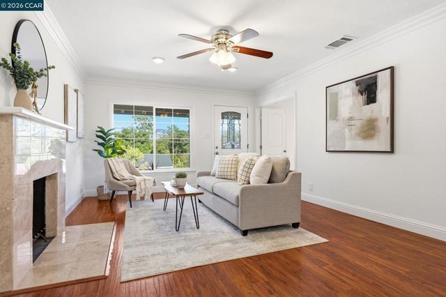 1277 Juanita Dr, Lafayette, CA 94595