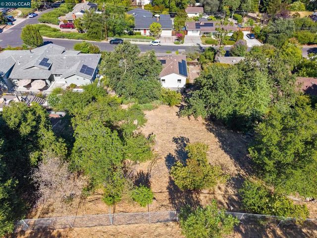 1277 Juanita Dr, Lafayette, CA 94595