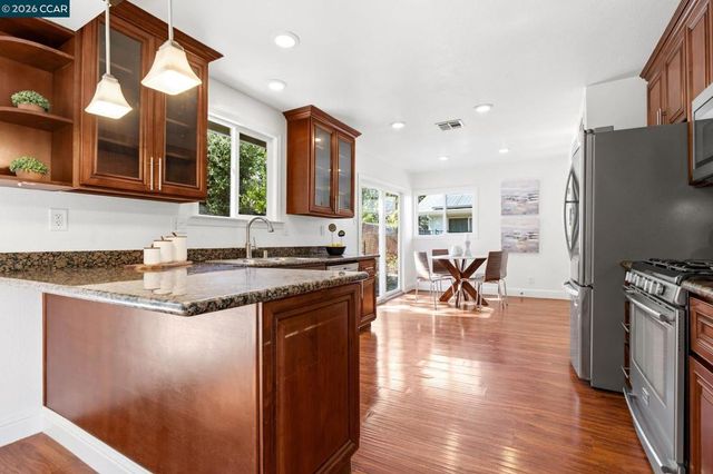 1277 Juanita Dr, Lafayette, CA 94595