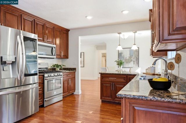 1277 Juanita Dr, Lafayette, CA 94595