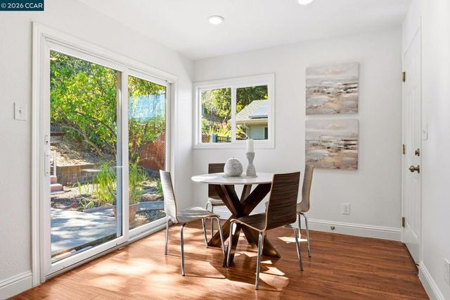 1277 Juanita Dr, Lafayette, CA 94595