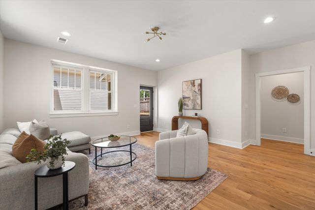 945 Seymour Ave, Nashville, TN 37206