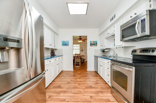 204 S Bay Boulevard, Palacios, TX 77465