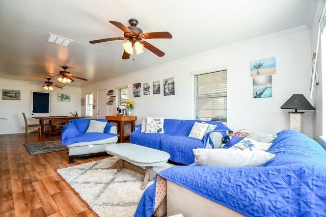 204 S Bay Boulevard, Palacios, TX 77465
