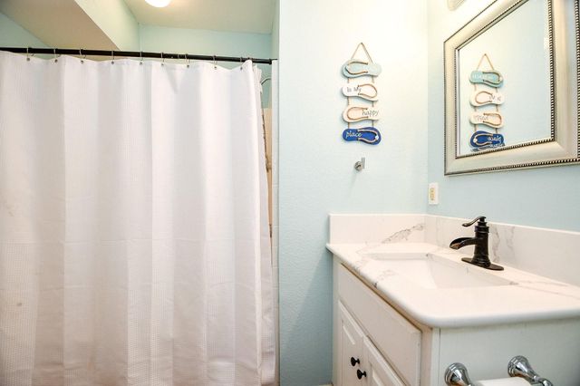 204 S Bay Boulevard, Palacios, TX 77465