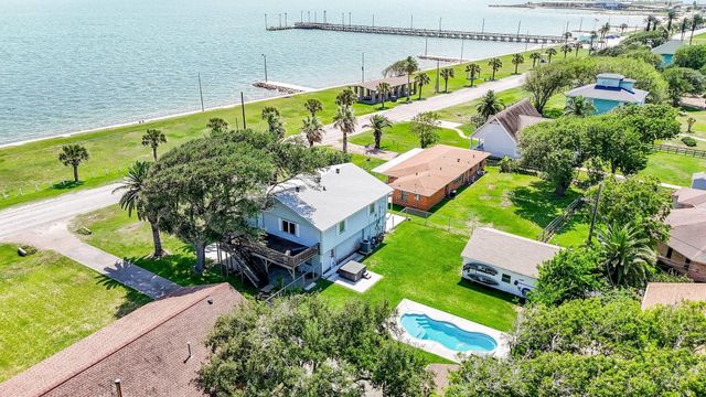 204 S Bay Boulevard, Palacios, TX 77465