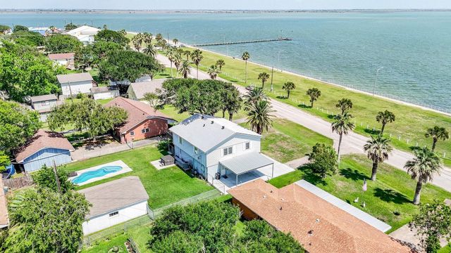204 S Bay Boulevard, Palacios, TX 77465