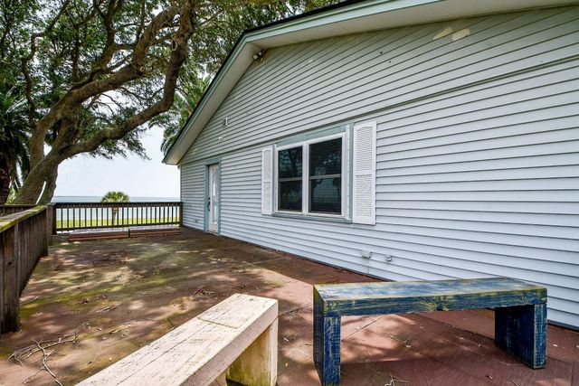 204 S Bay Boulevard, Palacios, TX 77465