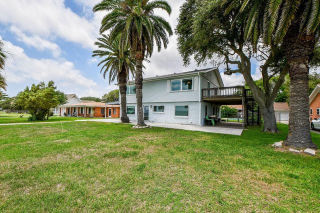 204 S Bay Boulevard, Palacios, TX 77465