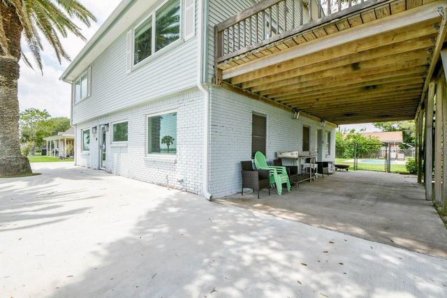 204 S Bay Boulevard, Palacios, TX 77465