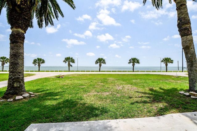 204 S Bay Boulevard, Palacios, TX 77465